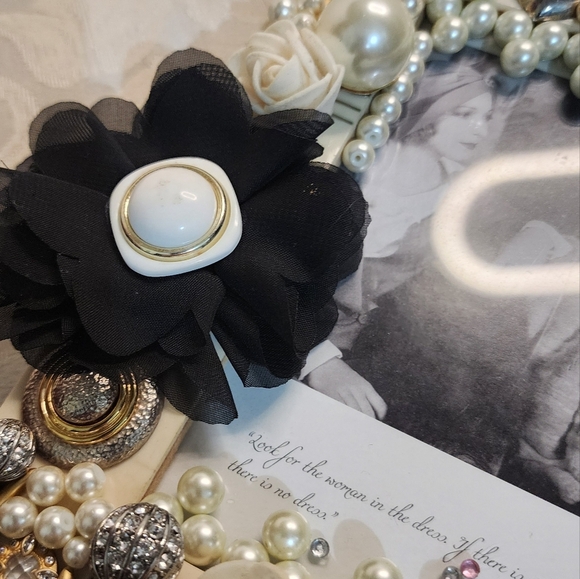 One of a Kind Vintage Style Pearl and Jewel Photo Frame Bold Statement Decor - Picture 12 of 16